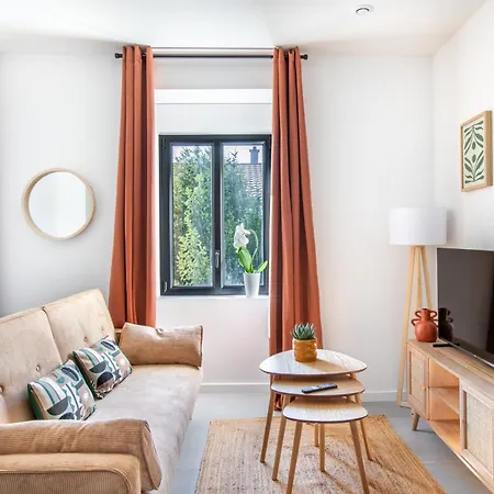 Romantic Getaway With Jacuzzi, Garden View *