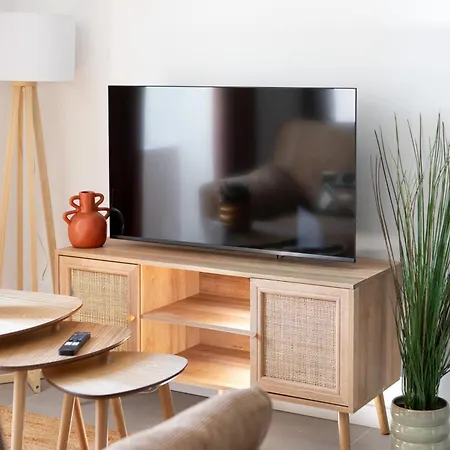 Romantic Getaway With Jacuzzi, Garden View * Miluza