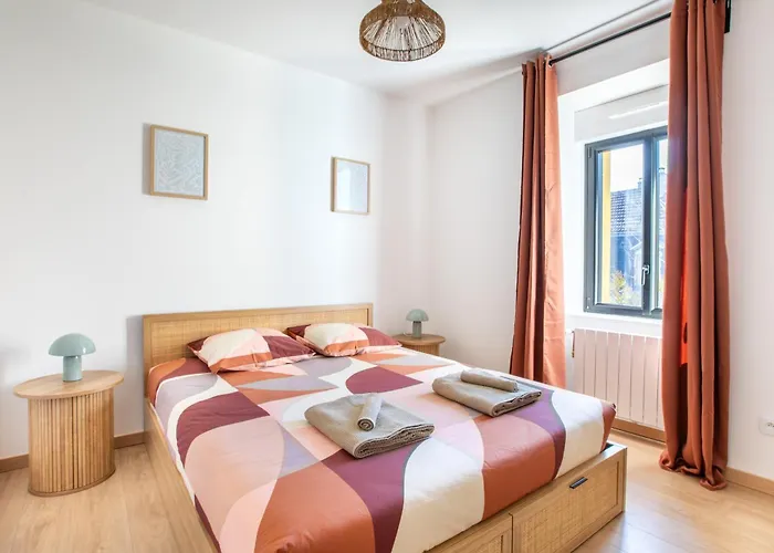 Romantic Getaway With Jacuzzi, Garden View