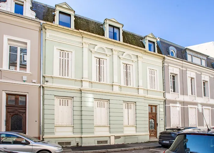 Romantic Getaway With Jacuzzi, Garden View