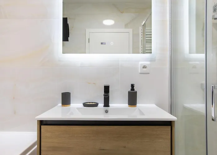 Apartament Romantic Getaway With Jacuzzi, Garden View Miluza