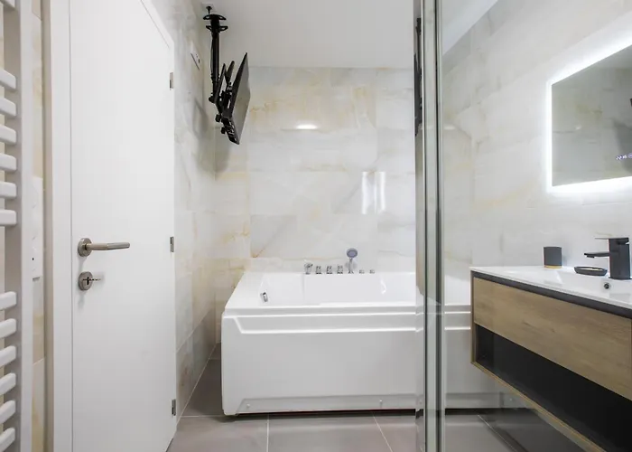 Romantic Getaway With Jacuzzi, Garden View Mulhouse