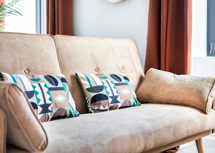 Romantic Getaway With Jacuzzi, Garden View