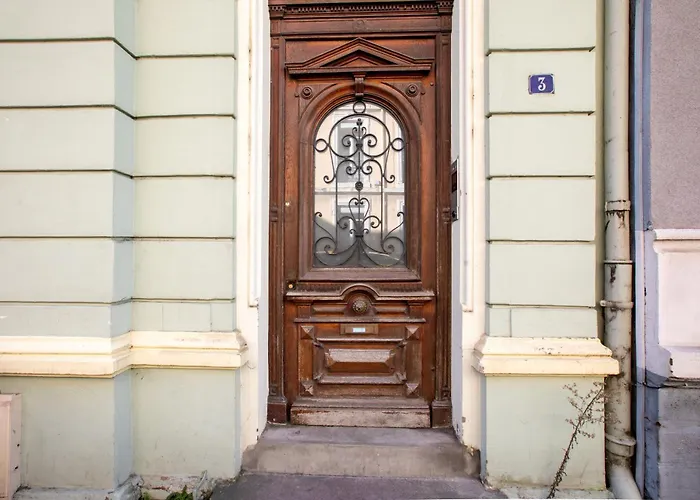 Romantic Getaway With Jacuzzi, Garden View * Mulhouse