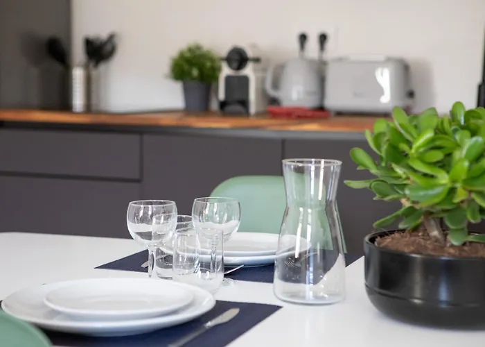 Romantic Getaway With Jacuzzi, Garden View Lejlighed *