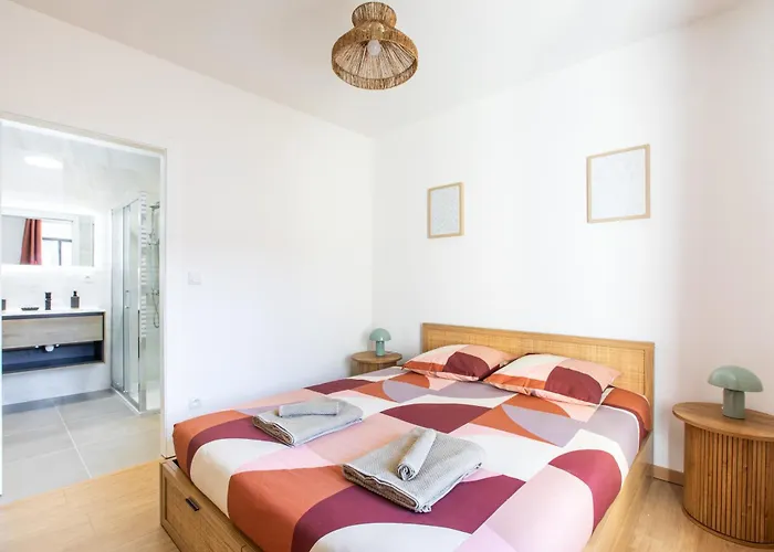 Apartament Romantic Getaway With Jacuzzi, Garden View Miluza